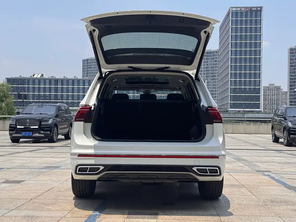 Volkswagen Tiguan L 2023 — фото 19