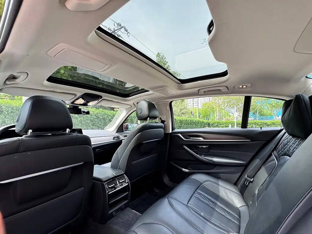 BMW 5 Series New Energy 2019 — фото 17
