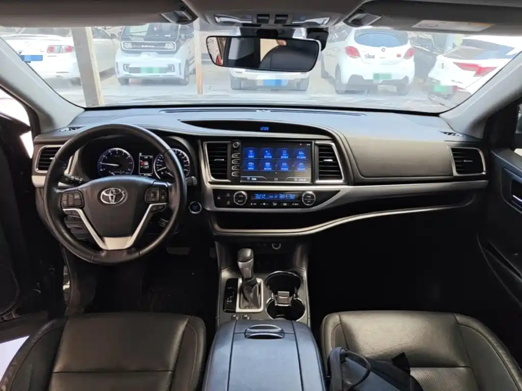 Toyota Highlander 2018 — фото 10
