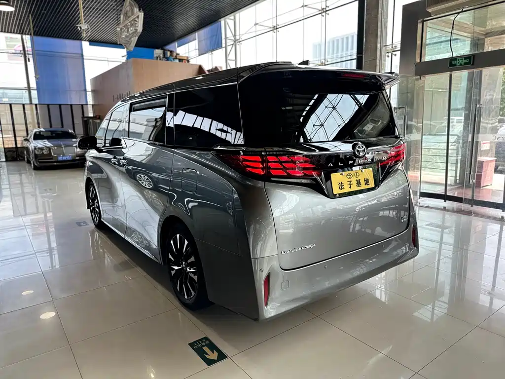 Toyota Alphard 2023 — фото 23