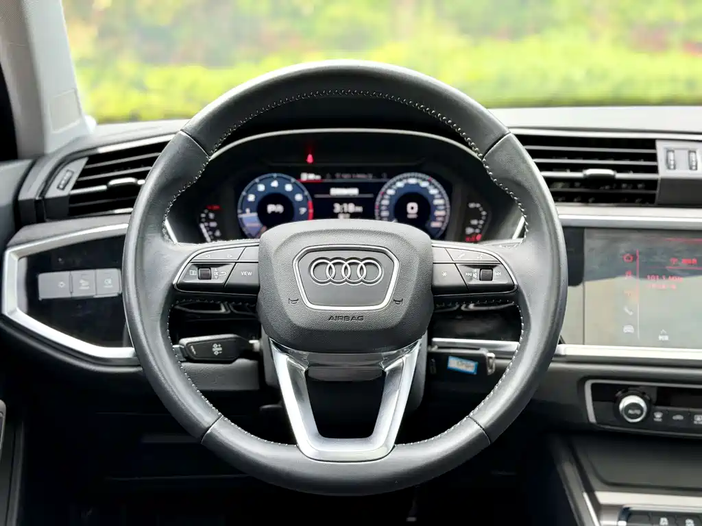 Audi Q3 2020 — фото 8