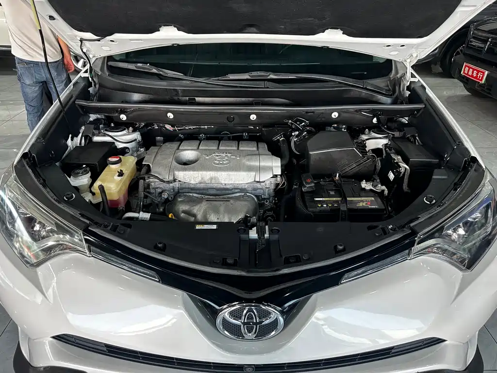 Toyota RAV4 2017 — фото 12