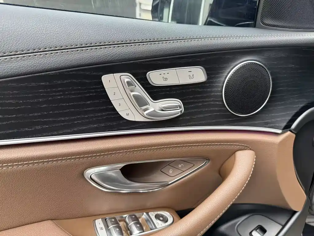 Mercedes-Benz E-Class 2023 — фото 19