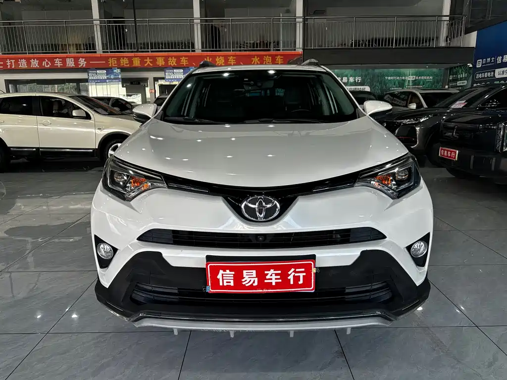 Toyota RAV4 2017 — фото 3