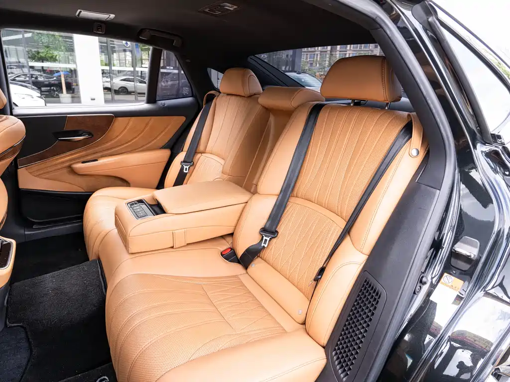 Lexus LS 2021 — фото 12