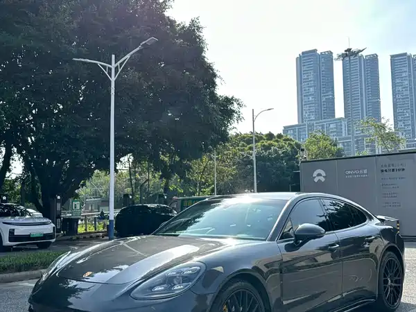 Porsche Panamera 2022