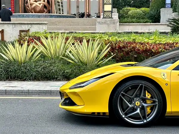 Ferrari F8 2020