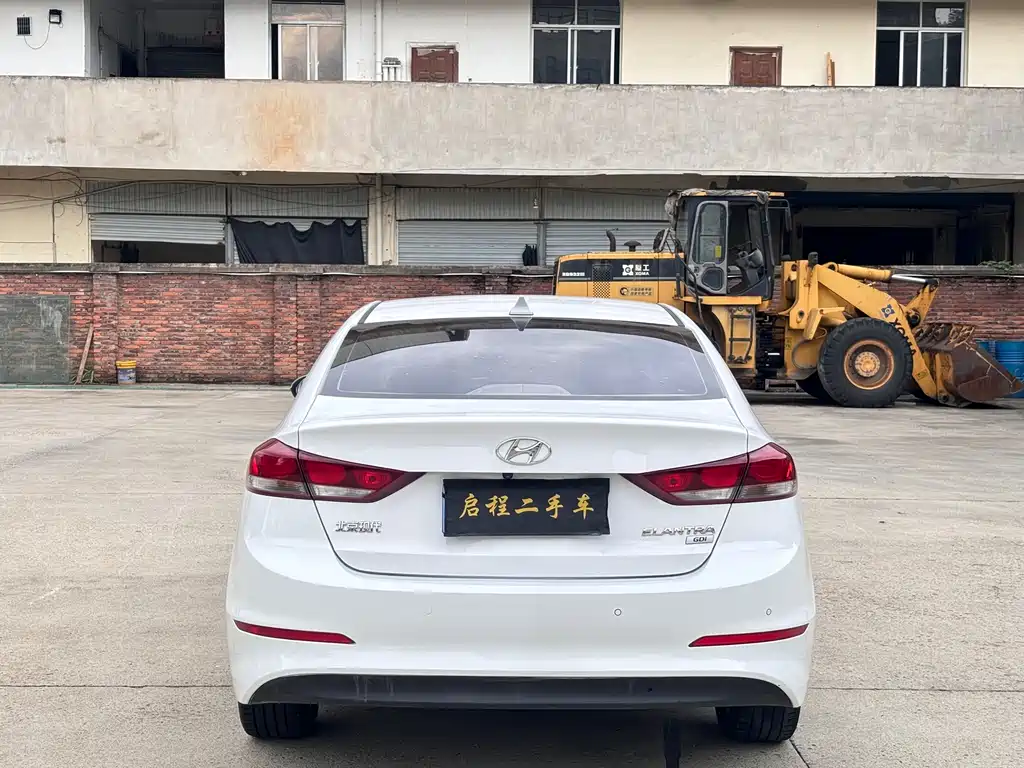 Hyundai Elantra 2019 — фото 8