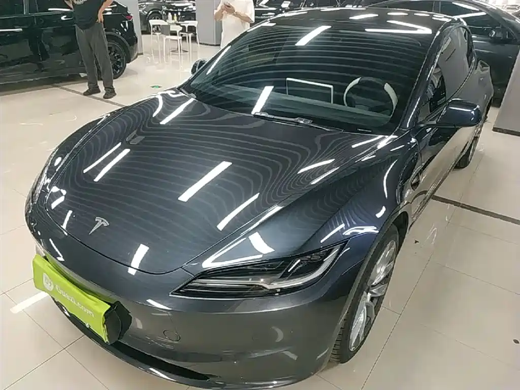 Tesla Model 3 2024