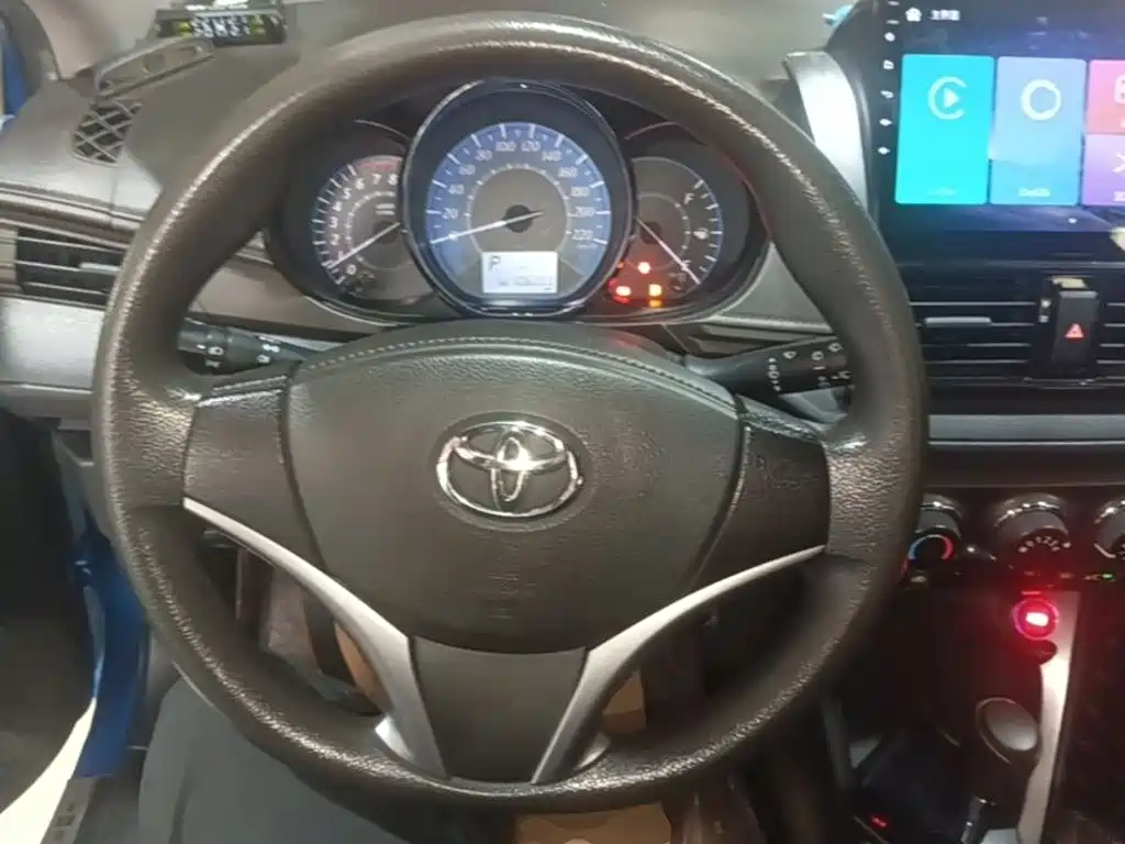 Toyota Yaris L 2014 — фото 11
