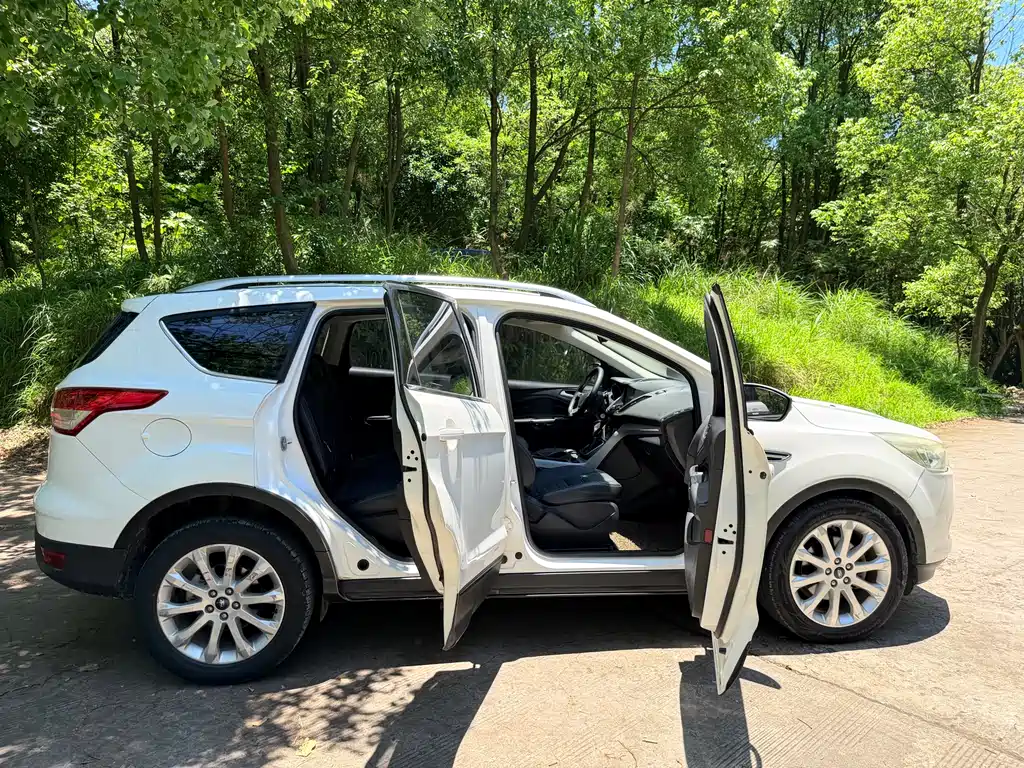 Ford Kuga 2015 — фото 20