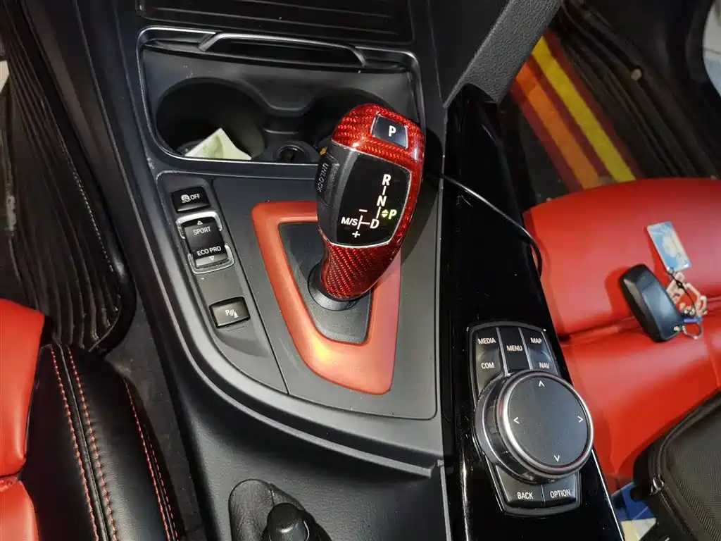 BMW 3 Series 2018 — фото 15