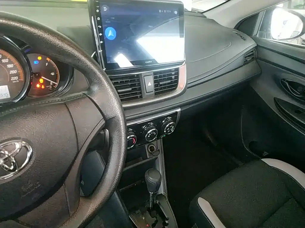 Toyota Yaris L 2021 — фото 13