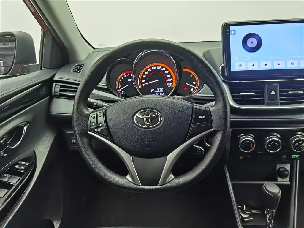 Toyota Yaris L 2022 — фото 11