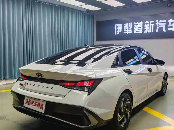 Hyundai Elantra 2023