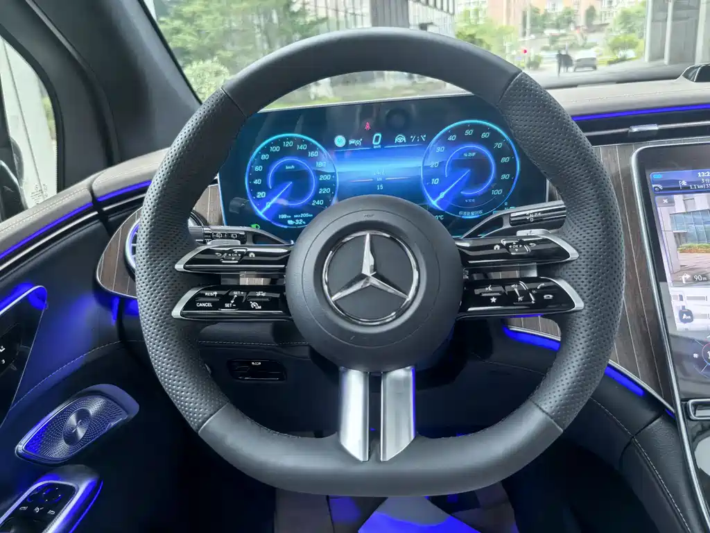 Mercedes-Benz EQE SUV 2025 — фото 17