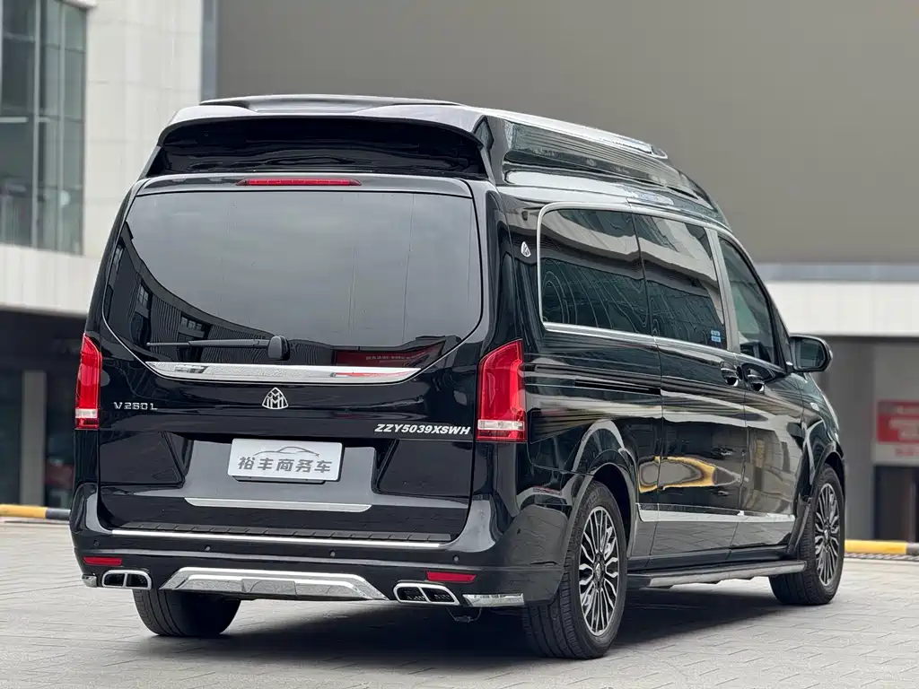 Mercedes-Benz V-Class 2022 — фото 13