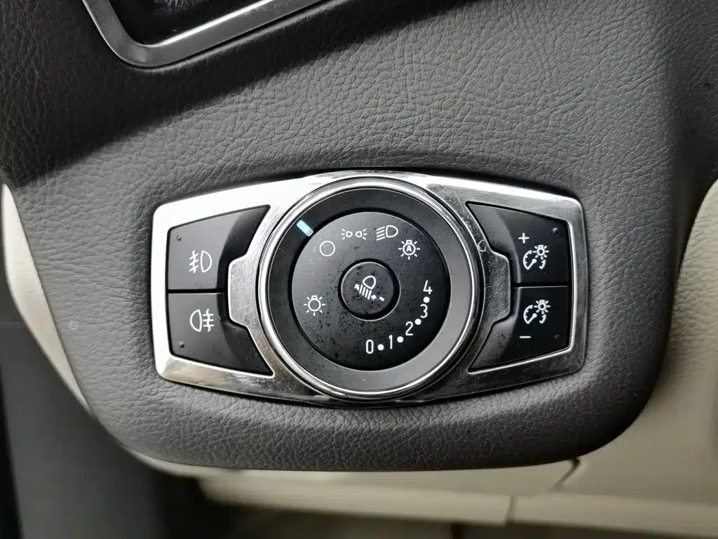 Ford Kuga 2013 — фото 21