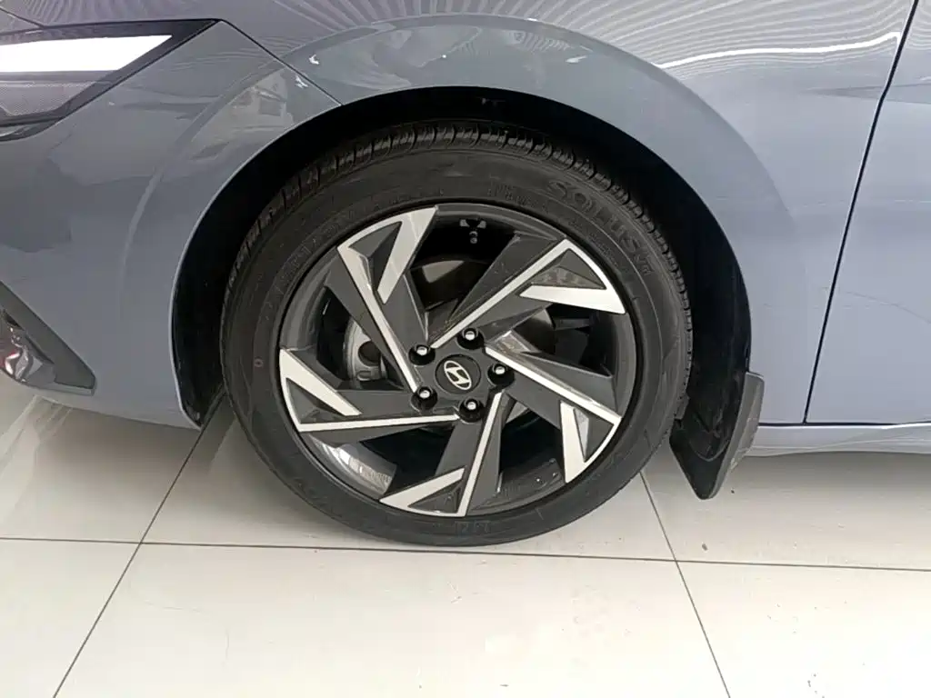 Hyundai Elantra 2025 — фото 23