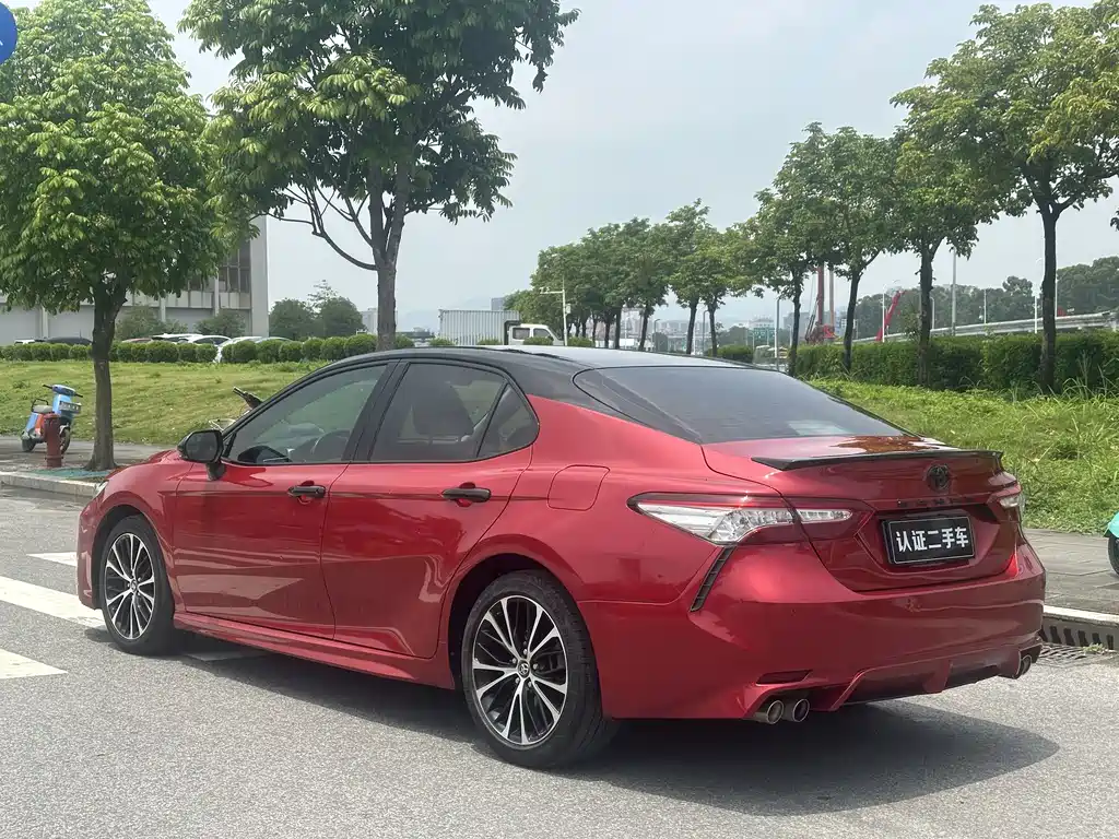 Toyota Camry 2018 — фото 8