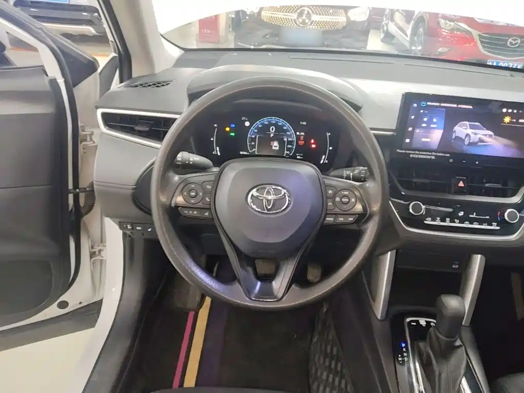Toyota Corolla Cross 2023 — фото 11
