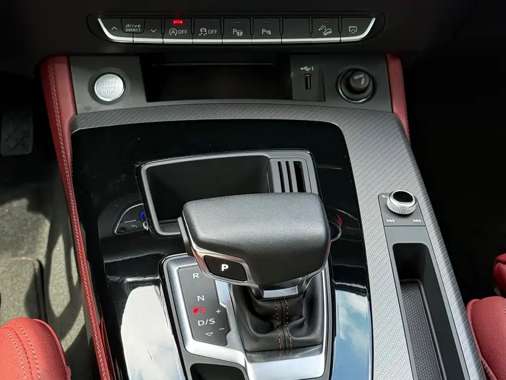Audi Q5L 2022 — фото 14