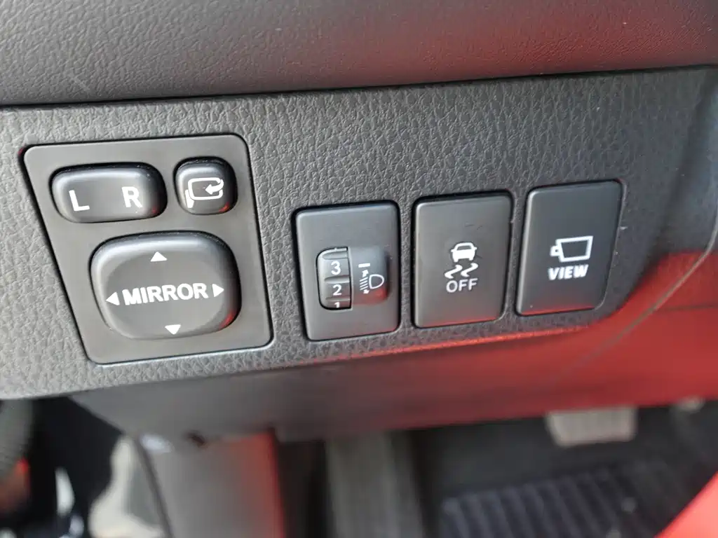 Toyota RAV4 2019 — фото 19