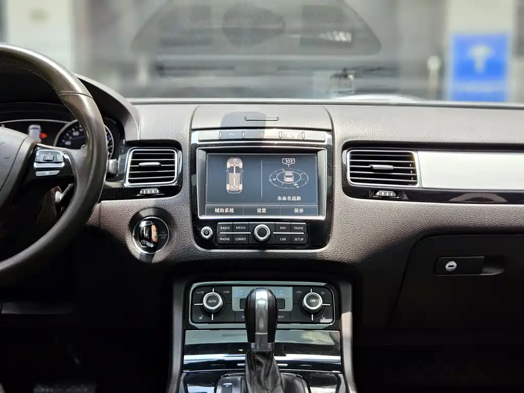 Volkswagen Touareg 2016 — фото 23