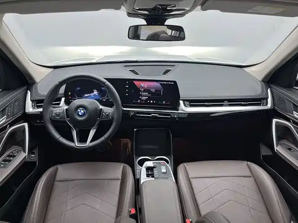 BMW iX1 2024