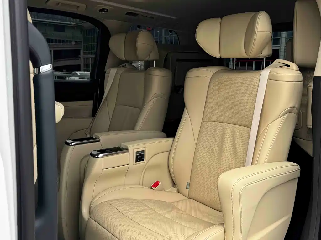 Toyota Alphard 2020 — фото 13