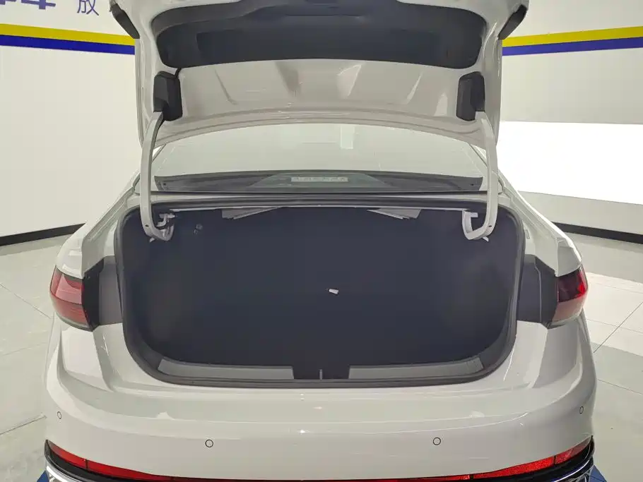 Volkswagen Sagitar 2023