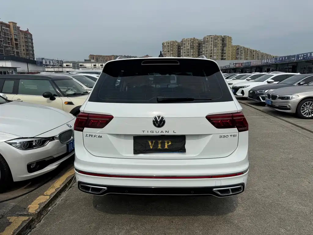 Volkswagen Tiguan L 2023 — фото 17