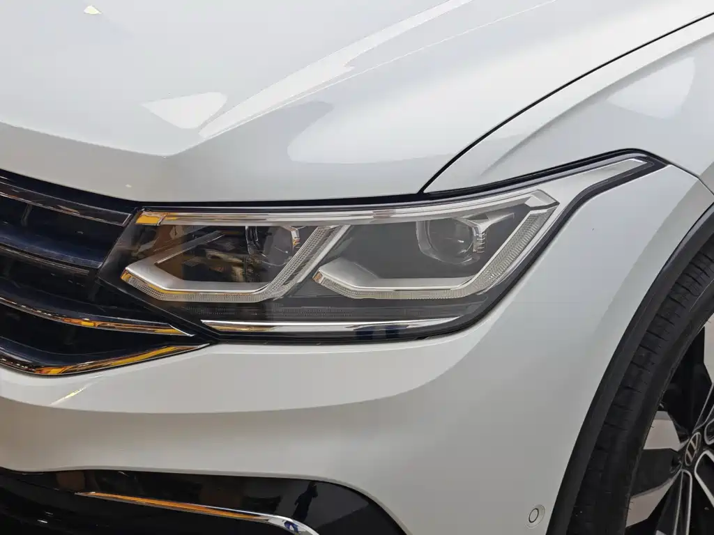 Volkswagen Tiguan L 2023 — фото 8