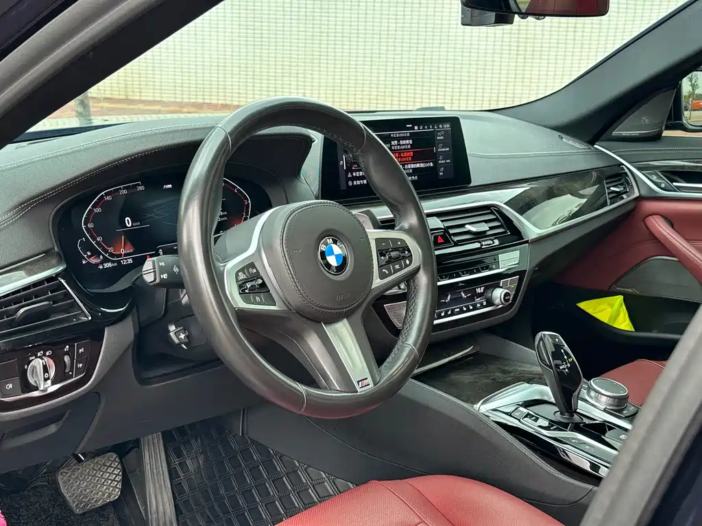 BMW 5 Series 2020 — фото 10