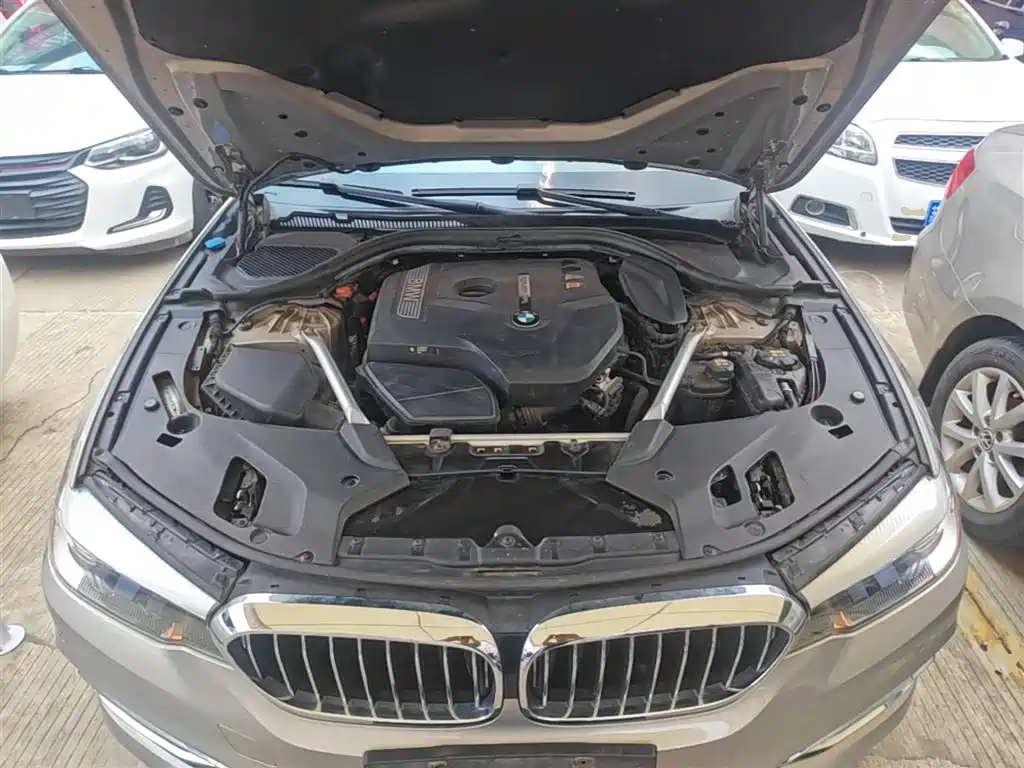 BMW 5 Series 2018 — фото 20