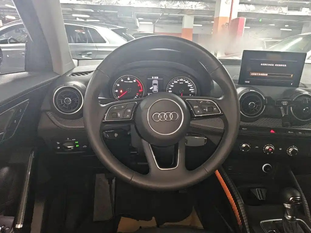 Audi Q2L 2019 — фото 11