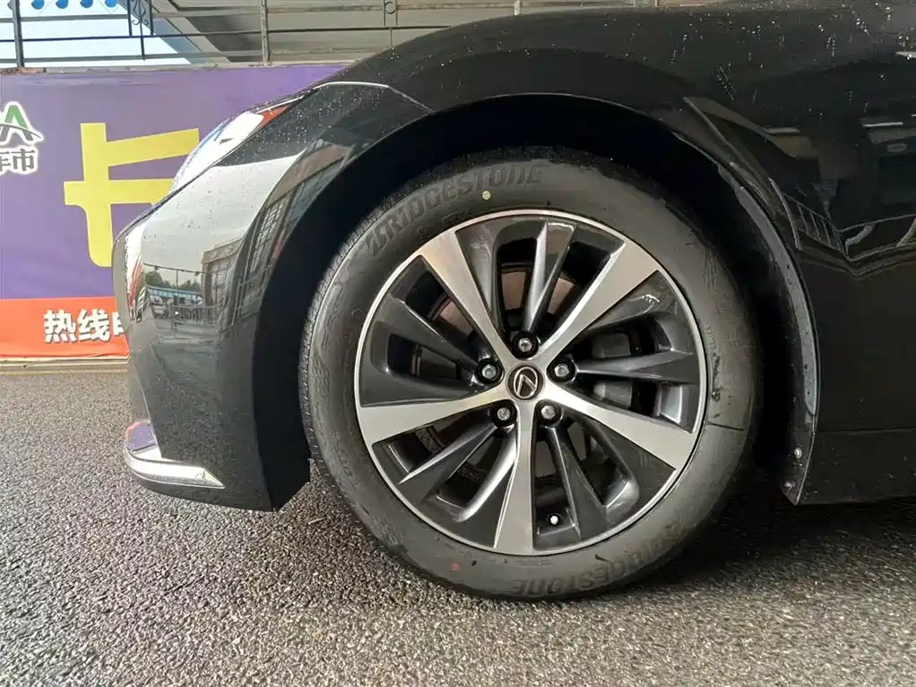Lexus LS 2022