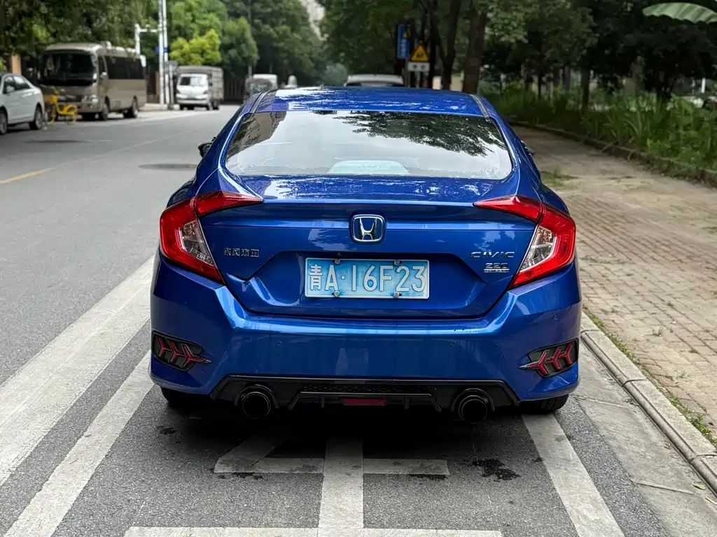 Honda Civic 2019 — фото 10