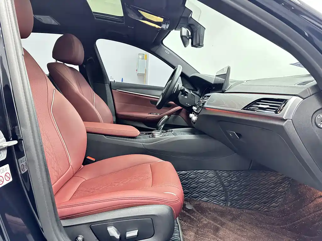 BMW 5 Series 2021 — фото 13