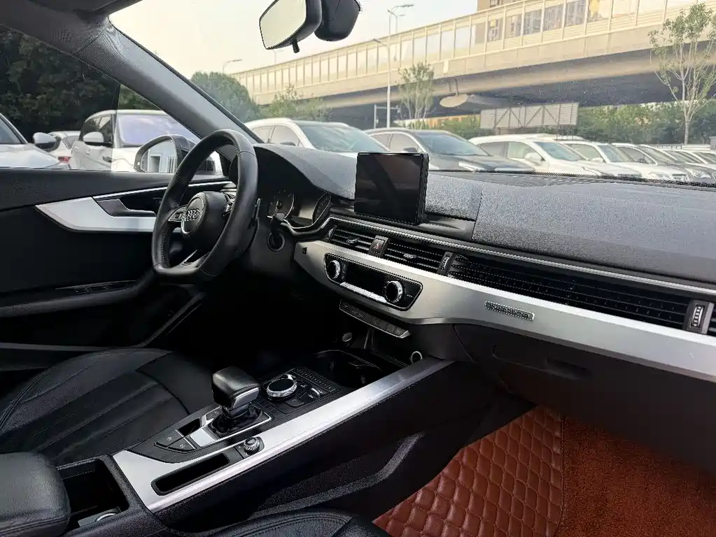Audi A4L 2018