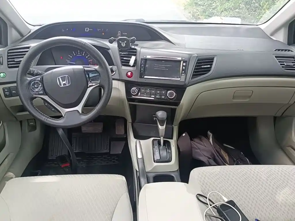 Honda Civic 2015 — фото 10