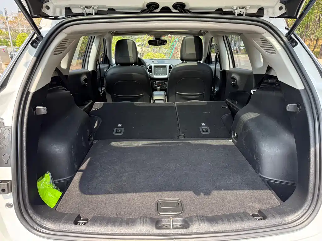 Jeep Compass 2017 — фото 24