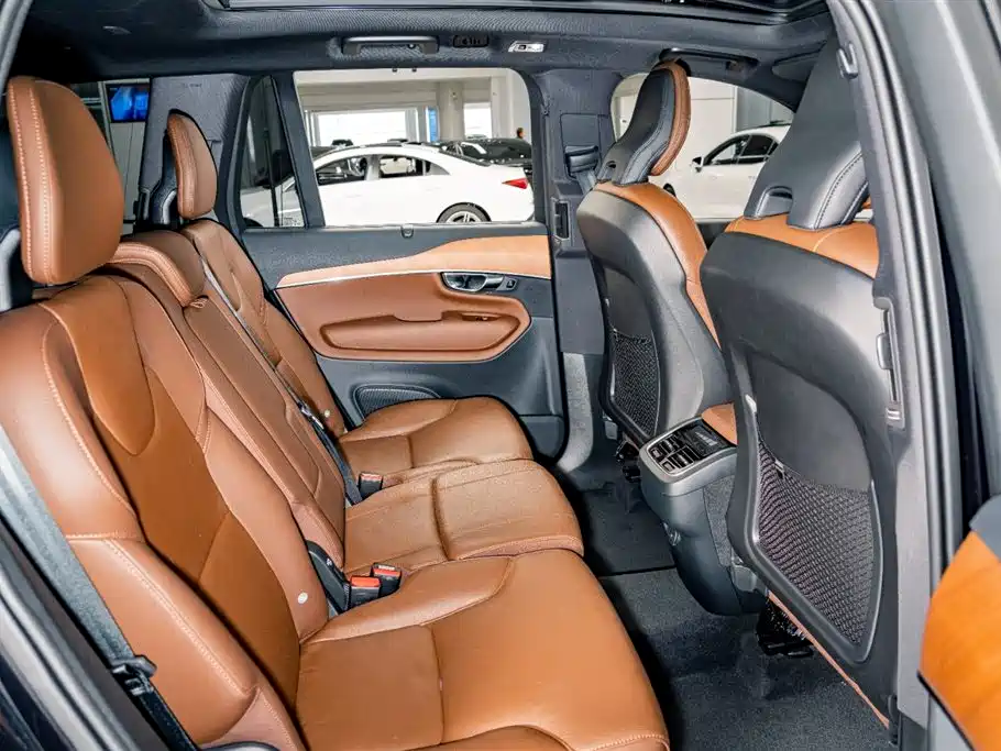 Volvo XC90 2022 — фото 19