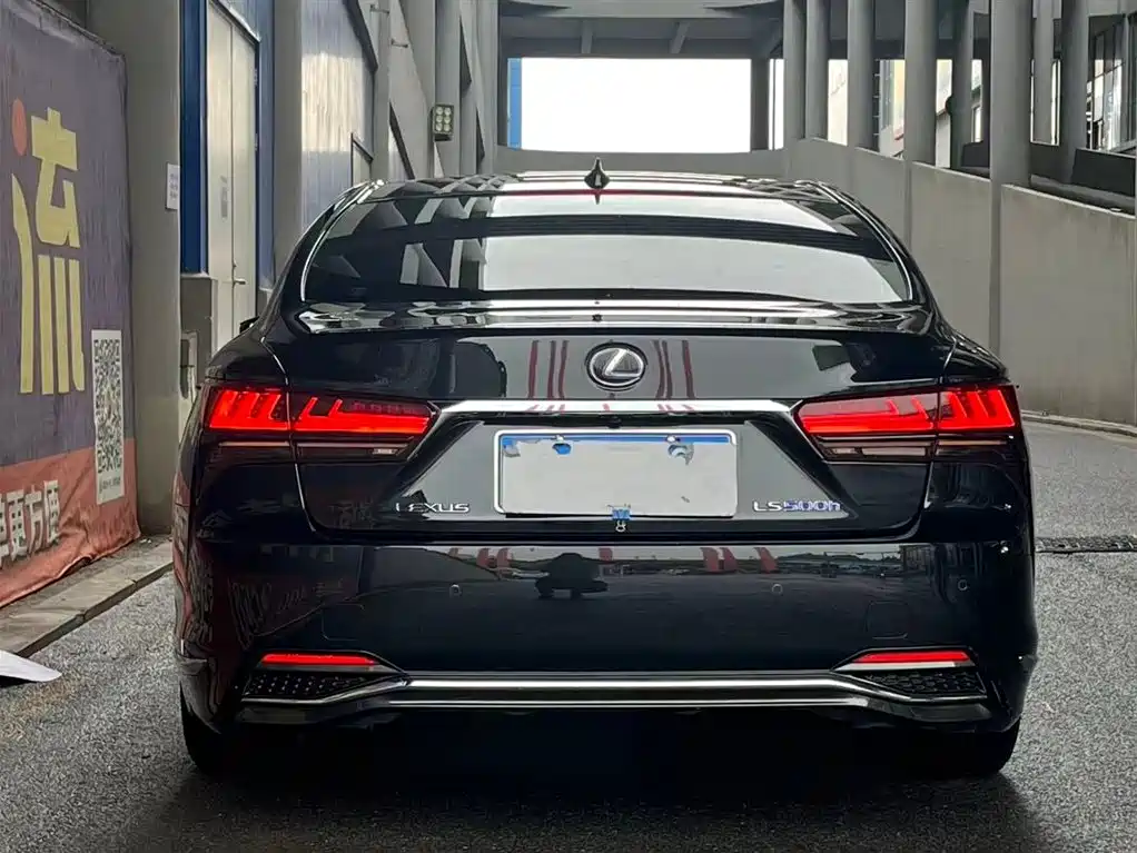 Lexus LS 2022