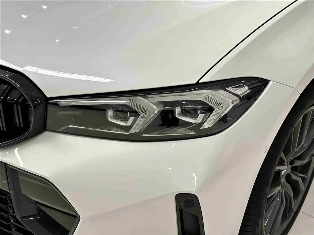 BMW 3 Series 2024 — фото 4