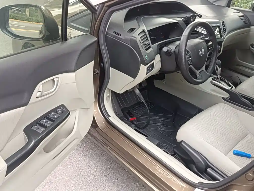 Honda Civic 2015 — фото 16