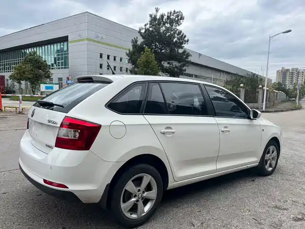Skoda Rapid Spaceback 2014