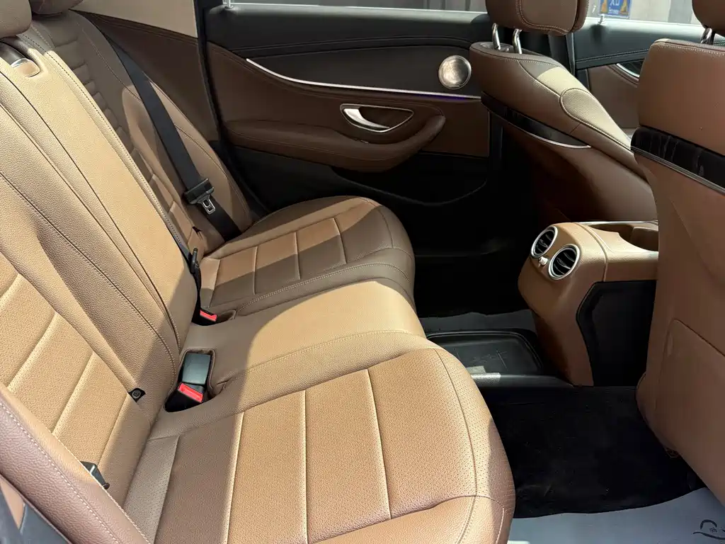 Mercedes-Benz E-Class 2019 — фото 13