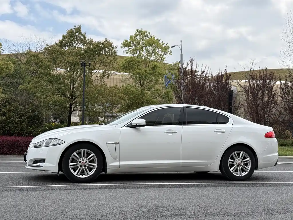 Jaguar XF 2014 — фото 2