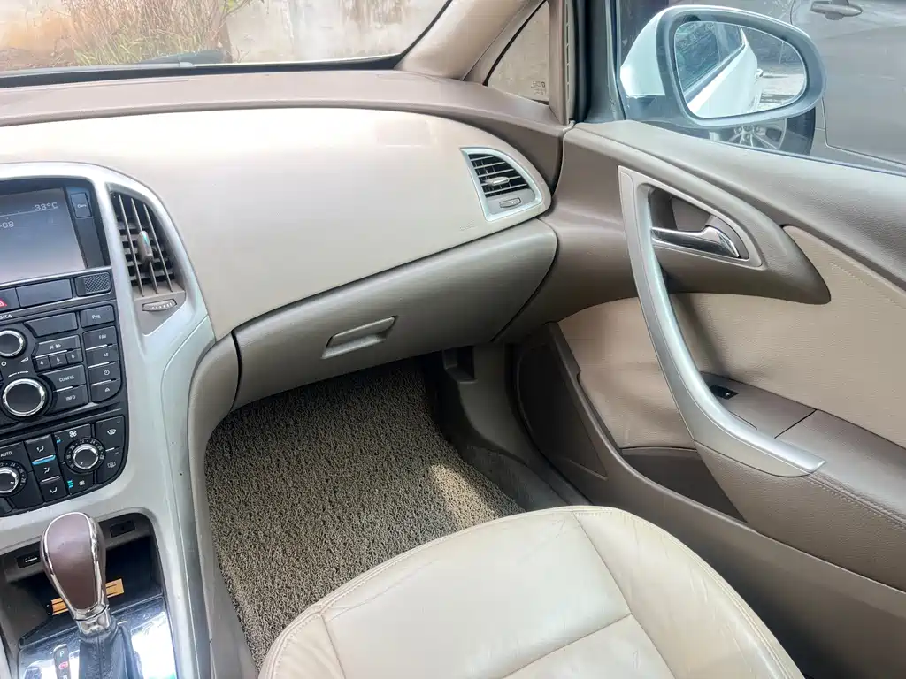 Buick Excelle GT 2012 — фото 17
